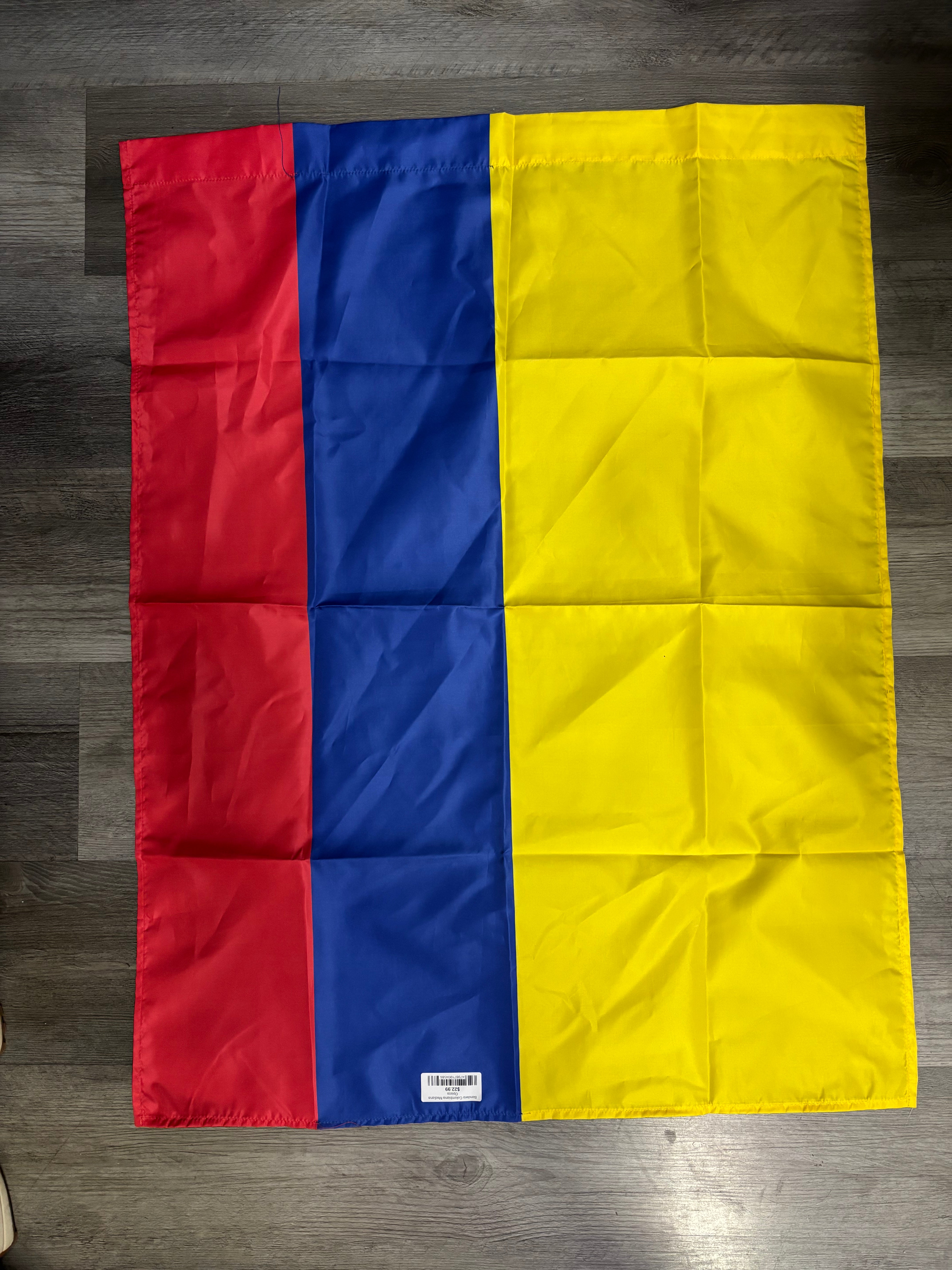 Bandera Colombiana Mediana Satin